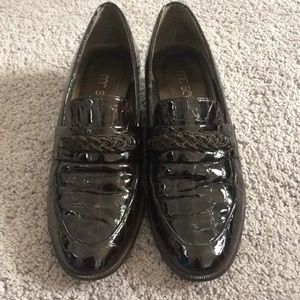 MR. SEYMOUR BY STUART WEITZMAN.